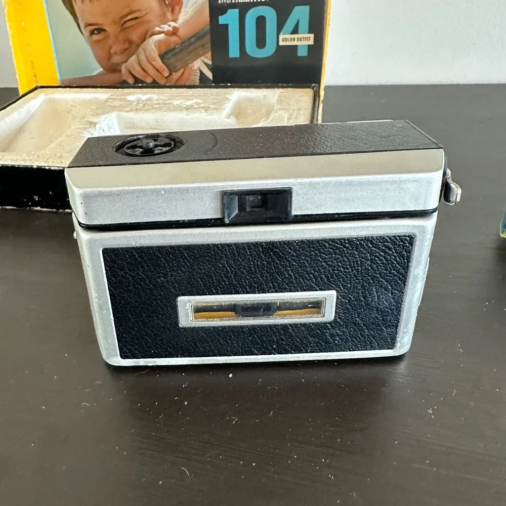 Vintage Kodak Instamatic 104 Camera Color Outfit with Box and GE Flashcube